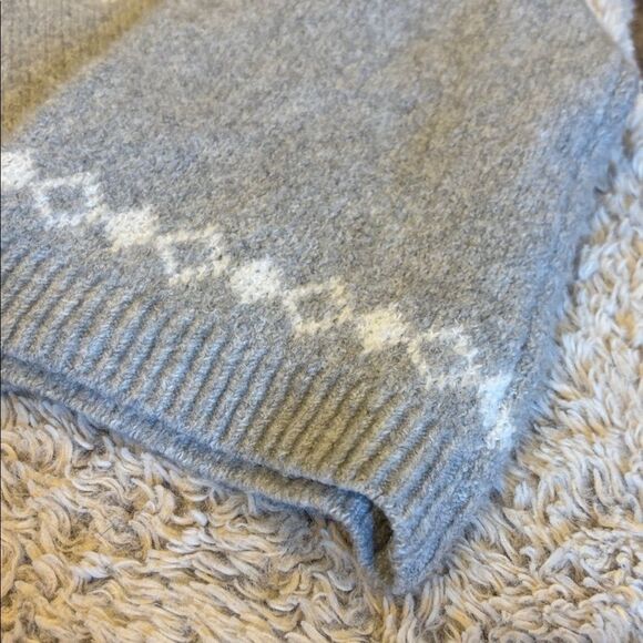 No Boundaries Gray and White Knit Sweater - Picture 3 of 6